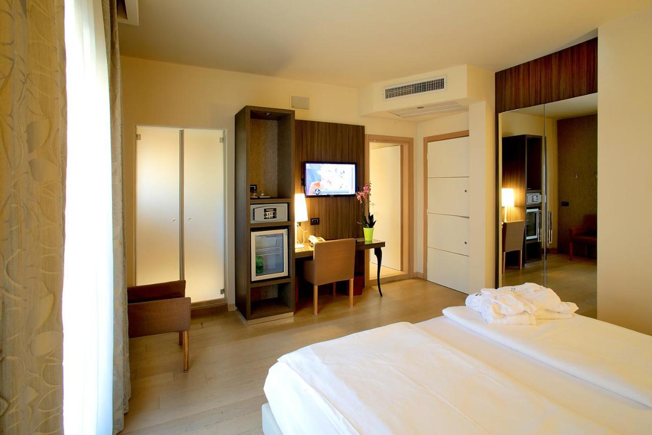Hotel Galvani Torri Del Benaco Eksteriør billede
