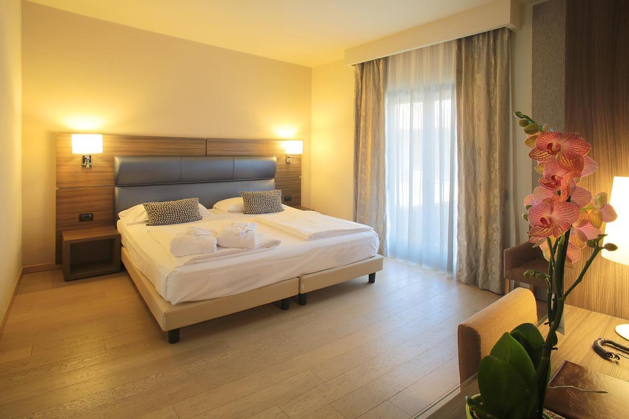 Hotel Galvani Torri Del Benaco Eksteriør billede