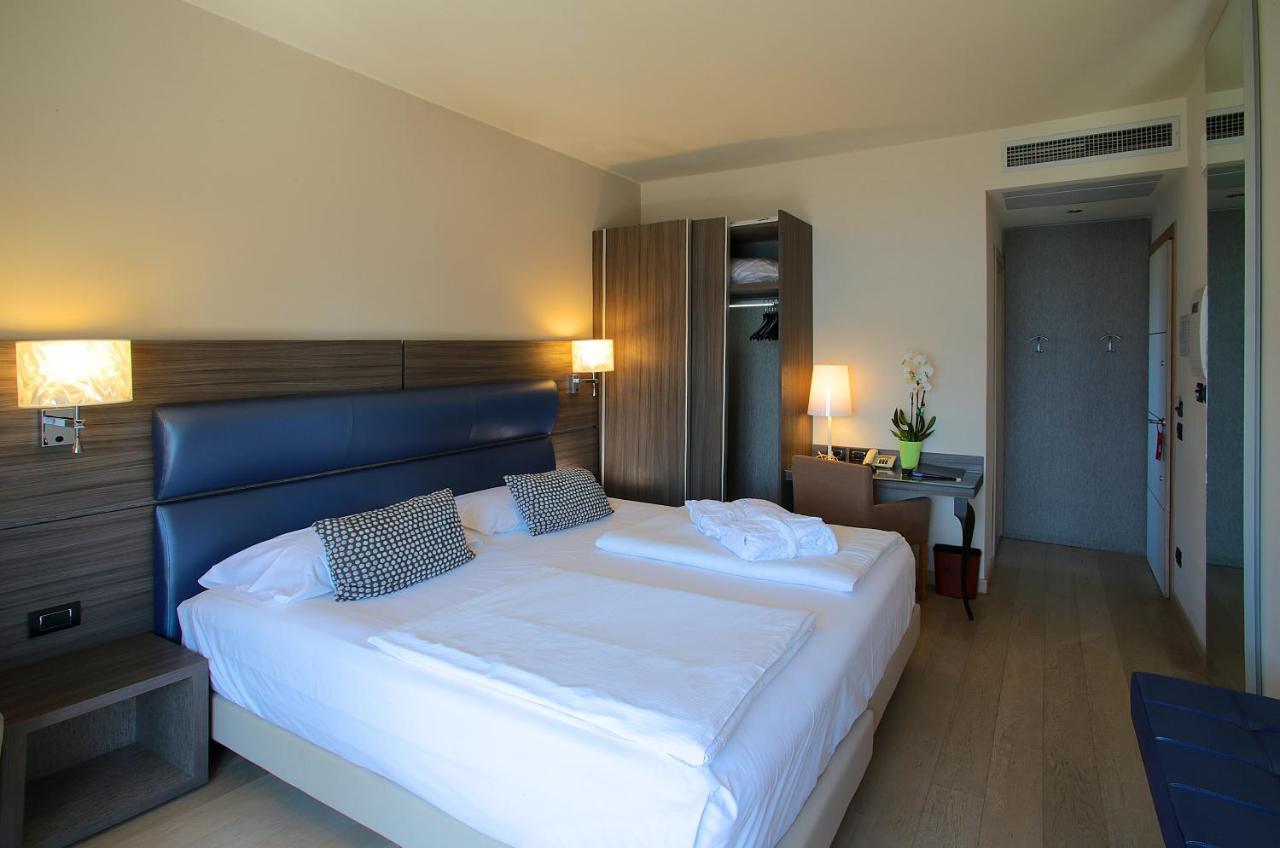 Hotel Galvani Torri Del Benaco Eksteriør billede
