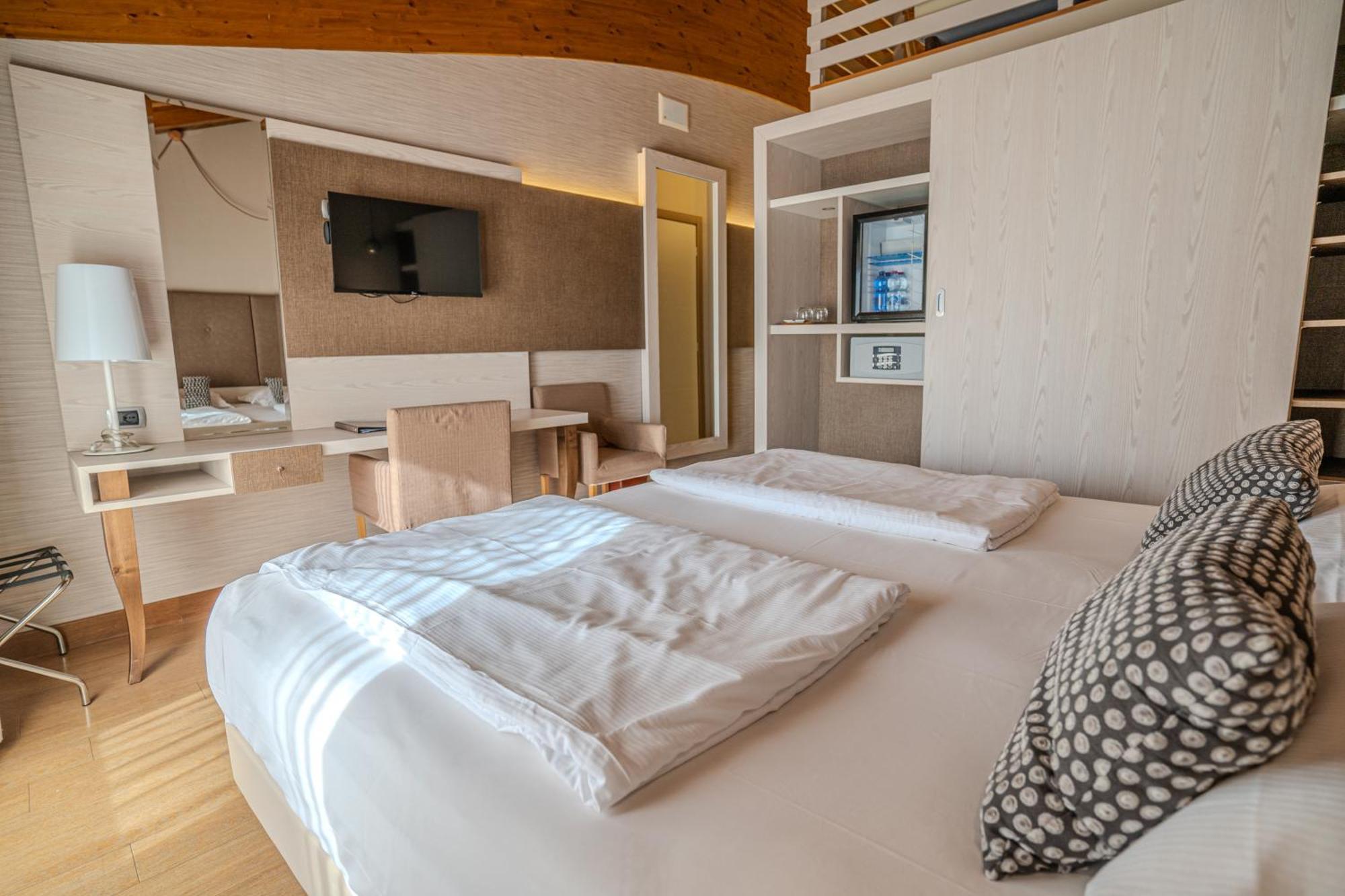 Hotel Galvani Torri Del Benaco Eksteriør billede