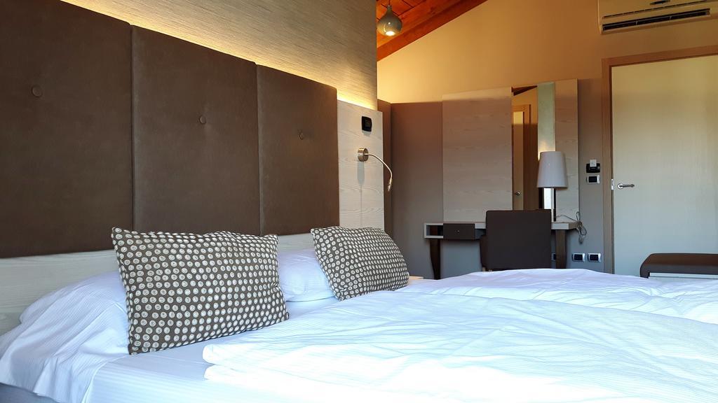 Hotel Galvani Torri Del Benaco Eksteriør billede