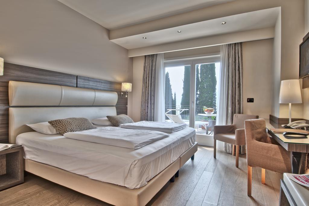 Hotel Galvani Torri Del Benaco Eksteriør billede